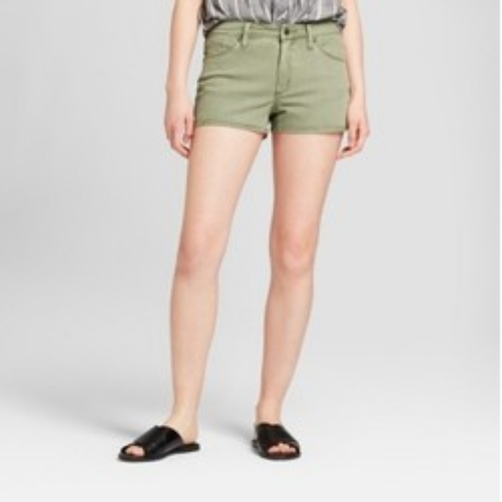 Universal Threads Size 6 Green High Rise Shorts